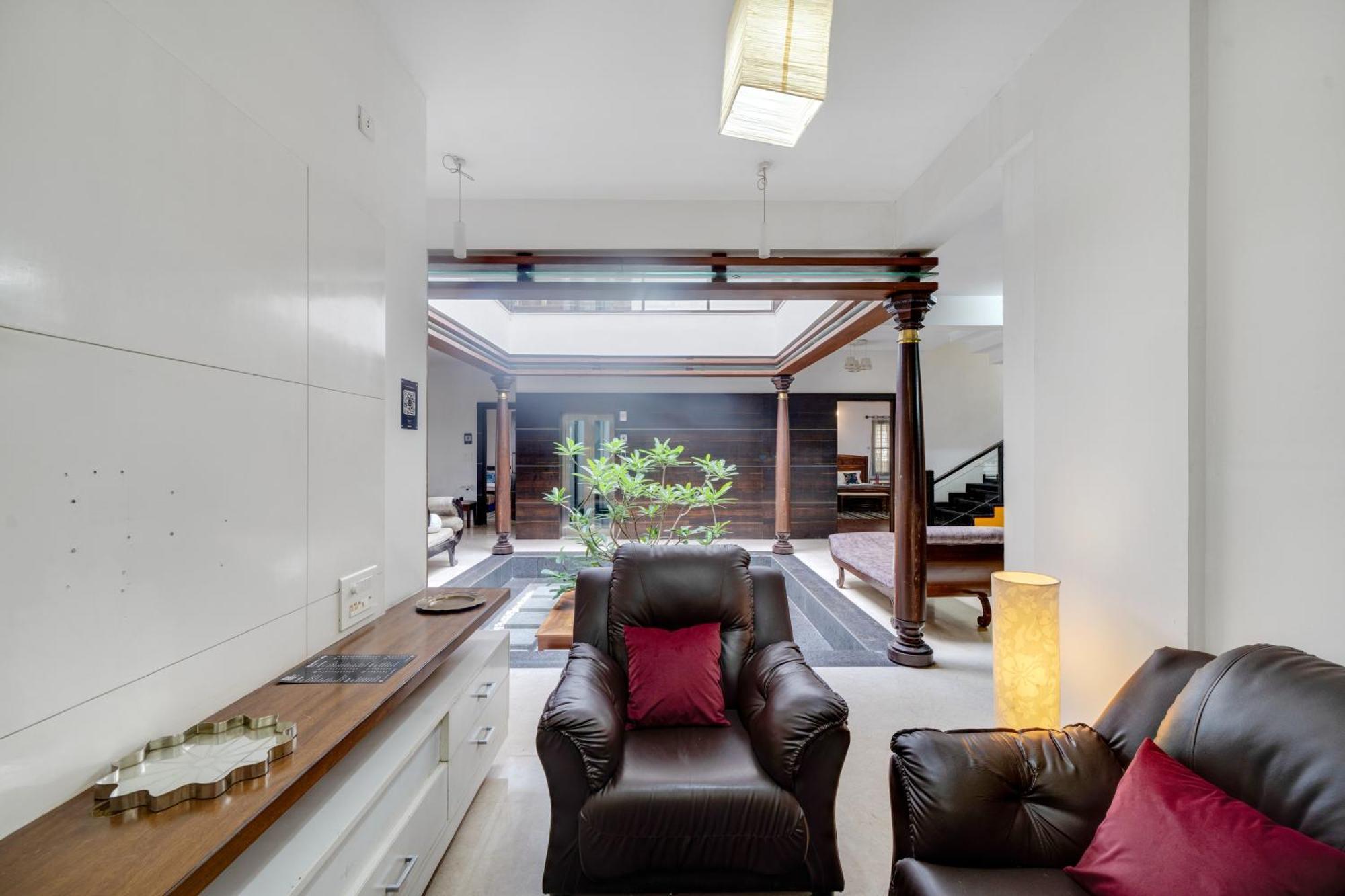 Lagoon Luxe Pool * Bangalore